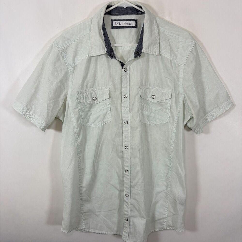 BKE Standard Fit Short Sleeve Pearl Snap Shirt Mens Large White Blue Pockets